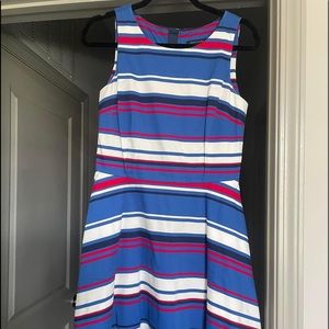 Knee length dress with pockets!!